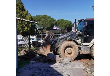 Ayvalık Deniz Hudut Kapısı Önünde Meydan Düzenlemesi Başlatıldı