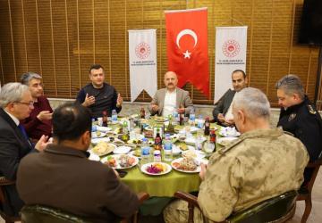 Vali Varol, Çevre ve Şehircilik İl Müdürlüğü personeliyle iftarda