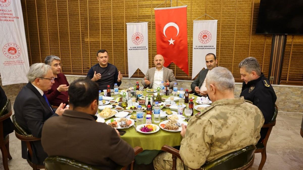 Vali Varol, Çevre ve Şehircilik İl Müdürlüğü personeliyle iftarda