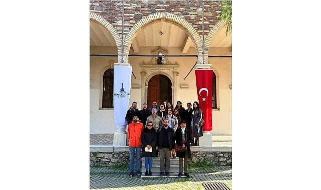 Gazeteciler İzmir'in kalbinde buluştu: Bir Arada Yaşam'ın izlerini takip etti!