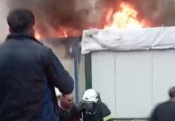 Adıyaman Kapcami Mahallesi’ndeki konteynerlerde yangın - Videolu Haber
