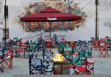 Bayrampaşa'da By Kafe açıldı: İbrahim Akın gençleri ateş başında sohbete davet etti