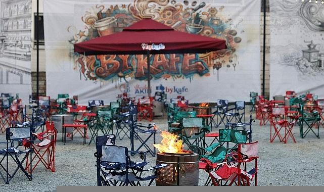 Bayrampaşa'da By Kafe açıldı: İbrahim Akın gençleri ateş başında sohbete davet etti