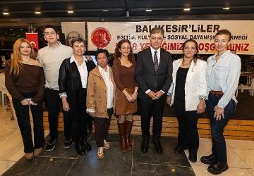 Başkan Tugay, İzmir'deki Balıkesirlilerle iftarda buluştu