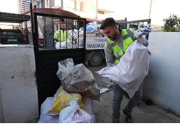 Dikili Belediyesi ihtiyaç sahibi vatandaşların yanlarında olmaya devam ediyor