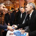 Başkan Vekili Akın'dan kandil simidi ikramı