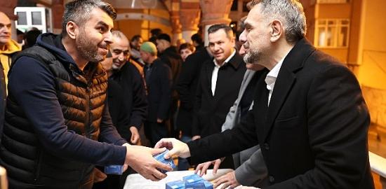 Başkan Vekili Akın'dan kandil simidi ikramı