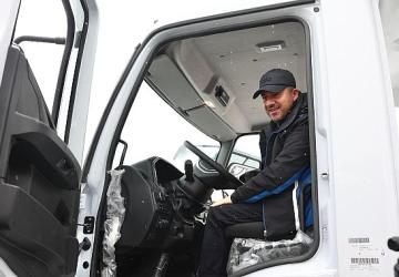 Başkan Arı, Kar Küreme Aracını Sürerek Temizlik Çalışması Yaptı