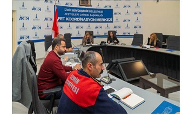 İzmir'de yağış sonrası hasar tespit ve müdahale çalışmaları devam ediyor