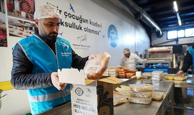 Beylikdüzü'nde Ramazan'ın Bereketi Sofralara Taşınıyor