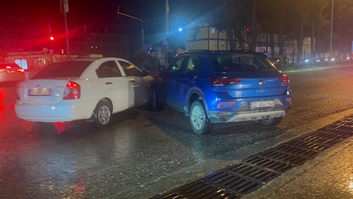 Adıyaman’da iki otomobil çarpıştı: Araçlar hasar gördü - Videolu Haber