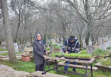 Büyükşehir'in mezarlıklarda bayram hazırlığı sürüyor