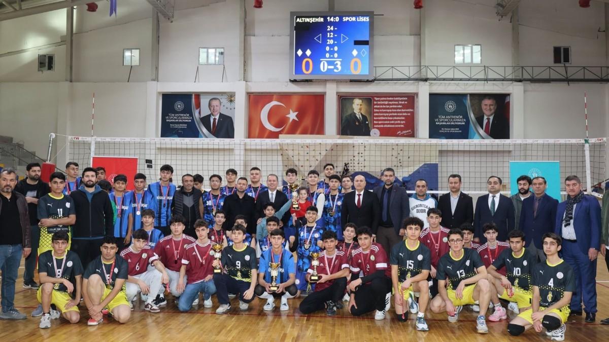 Adıyaman’da Genç Erkekler Voleybol İl Müsabakaları tamamlandı