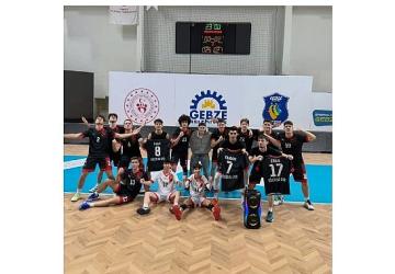 Gölcük Belediyesi Voleybolda tarih yazdı: Üst Üste 3. Şampiyonluk