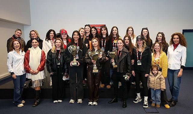 Kadın Sürücüler İstanbul Park'ta Buluştu