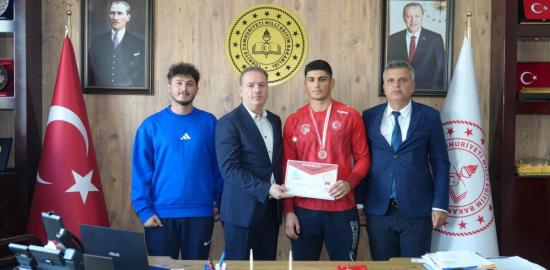 Türkiye üçüncüsü Güreşçi Muhammet Gazi Çalğan’dan Müdür Tosun’a ziyaret