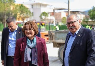 Başkan Hatice Gençay ve Milletvekili Bülbül, Özel Çocuklar Oyun Evini Ziyaret Etti