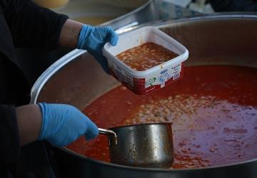 Konak'ta Ramazan bereketi Zafertepe'den başladı