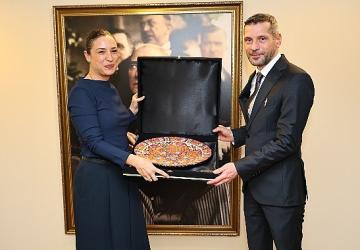 Efes Selçuk Belediyesi'ne Hayvan Ambulansı Bağışı