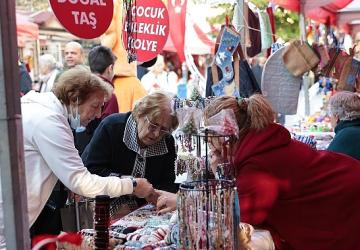 Konak'ta Yeni Yıl El Emeği Kermesi başladı