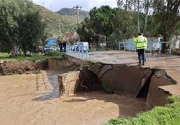 İzmir Büyükşehir Belediyesi'nin yağış seferberliği sürüyor
