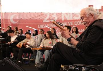 Usta Sanatçı Cahit Berkay Gençlerle Aynı Sahneyi Paylaştı