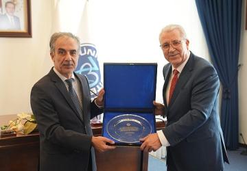 Ege Üniversitesinde rektörlük devir teslim töreni yapıldı