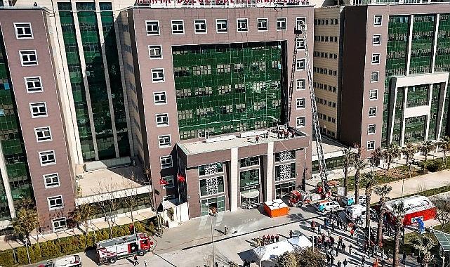 İzmir Adliyesi'nde nefes kesen bomba tatbikatı