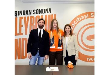 Avrupa'nın Yükselen Smaçörü Aleksandra Uzelac Eczacıbaşı Dynavit Formasıyla