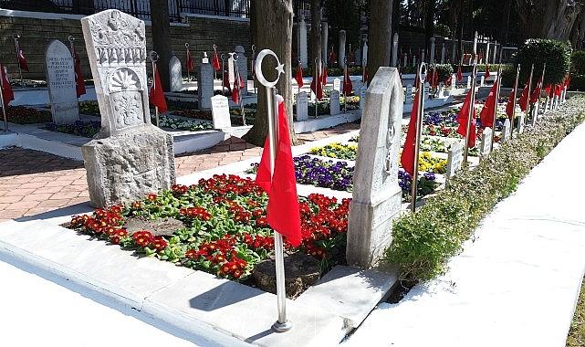 Büyükşehir'den şehitliklerde titiz çalışma