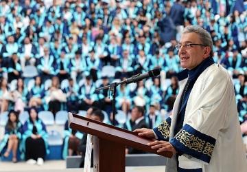 DEÜ İzmir Meslek Yüksekokulu'nda Mezuniyet Coşkusu
