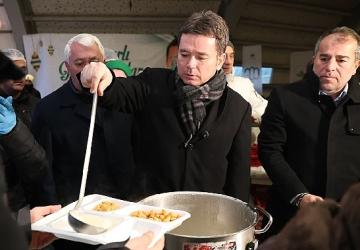 Osmangazi Belediyesi'nin İftar Sofrasında Yüzlerce Kişi Bir Araya Geldi