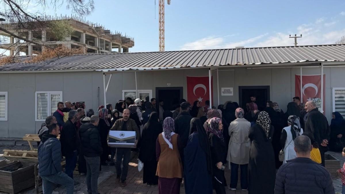 Selvican Sümeyye Şafak’tan Ramazan’da gıda yardımı