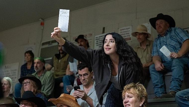 Netflix, Dan Levy İmzalı ve Oyuncu Kadrosunda Boran Kuzum'un da Yer Aldığı 'Big Mistakes'in Resmi Fragmanını Paylaştı