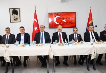 Vali Abdullah Küçük ve protokolden İl Jandarma Komutanlığı’na bayram ziyareti