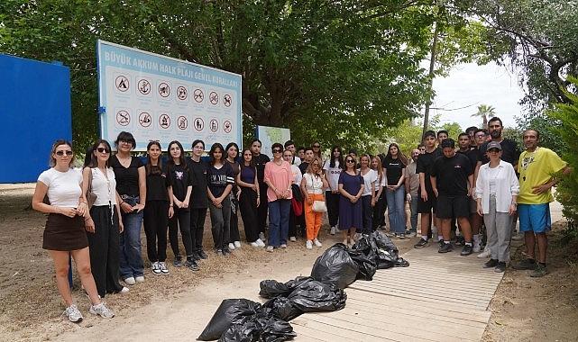 Dünya Çevre Günü'nde “Çevre Muhafızları" Akkum Plajı'nı temizledi