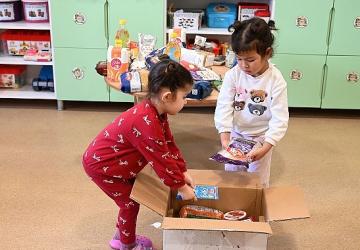 Minik yüreklerden ihtiyaç sahiplerine ramazan kolisi