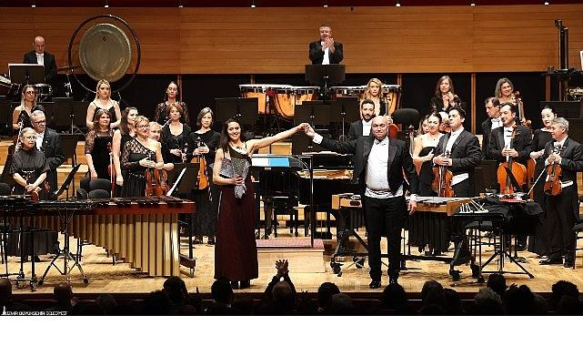 İzmir Devlet Senfoni Orkestrası'na tencere ve tava ile eşlik etti