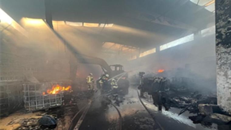 Torbalı'daki fabrika yangını kontrol altına alındı