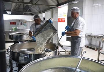 Alanya Aşevi, İhtiyaç Sahiplerine Günde İki Öğün Sıcak Yemek Sağlıyor