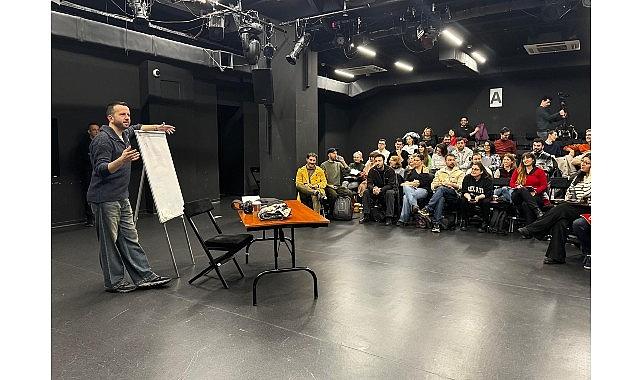 Oyun Yazımı Atölyesi Yazar, Yönetmen ve Oyuncu Murat Mahmutyazıcıoğlu'nun Atölyesiyle Başladı
