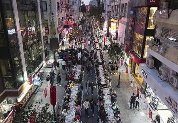 Karşıyaka Belediyesi'nden iftar dayanışması