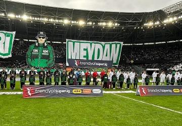 O çocuklar maçta yerlerini aldı