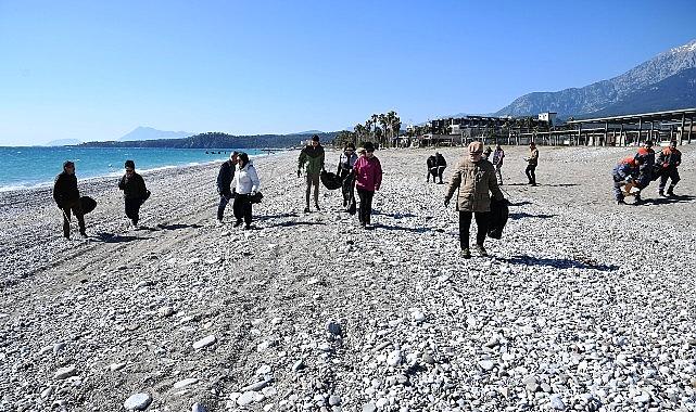 Kemer'de sahil temizliği