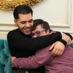 Sanatçı Emir Can İğrek, Üsküdar Tebessüm Kahvesi'ni Ziyaret Etti