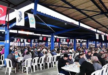 Büyükşehir'in İftar Sofrası Gördes'te Kuruldu