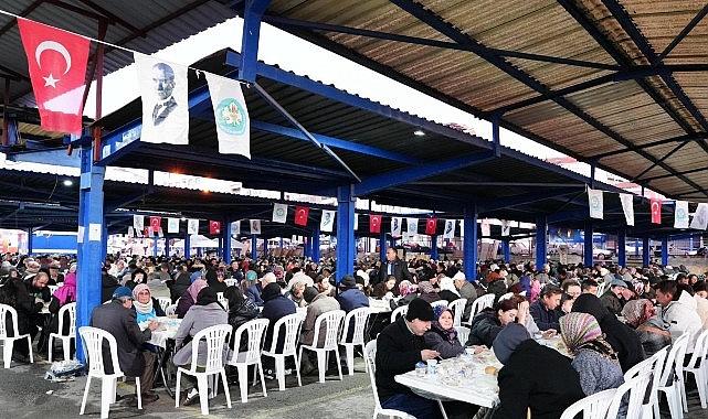 Büyükşehir'in İftar Sofrası Gördes'te Kuruldu