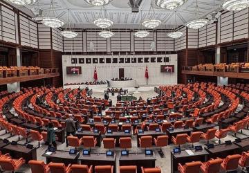 TBMM'ye gönderilen dilekçeler şaşırttı: Fay hatları patlatılsın, 50 yaş üstüne sosyal medya yasaklansın!