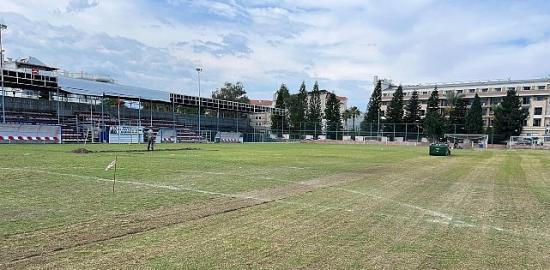 İlçe stadı zemininde bakım çalışmaları
