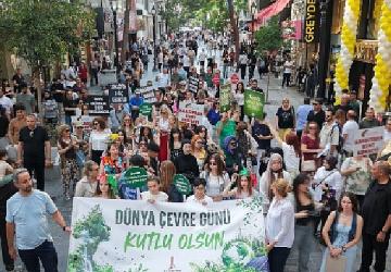 Karşıyaka 'Dünya Çevre Günü'nü farkındalık etkinlikleriyle kutladı